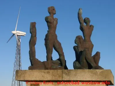 Skulpturenpark Tor in das Jahr 2000