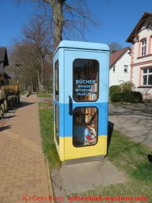 Telefonzelle mit Büchern - öffentlicher Bücherschrank