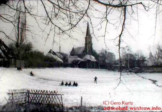 Wustrow Rodelberg rodelnde Kinder
