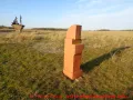 Skulpturenpark Wustrow - Säule am Anfang vom Deich aus kommend