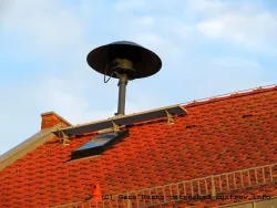 alte Sirene auf Haus des Gastes